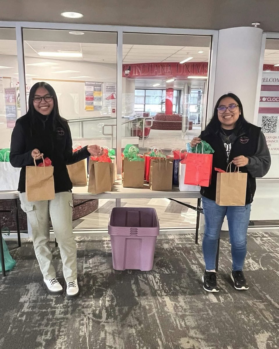LillianOClemons's tweet photo. On Giving Tuesday, December 3, the IUP Ambassadors assisted the Black Experience Alumni Committee (BEAC) with distributing care packages to students. Elkin Hall, Crimson Scholars Circle, Ubora Men, and the Food Pantry and Help Center. “Giving is a ‘sweet’ gift!” #IUPproud #iup https://t.co/895fHA7A2M