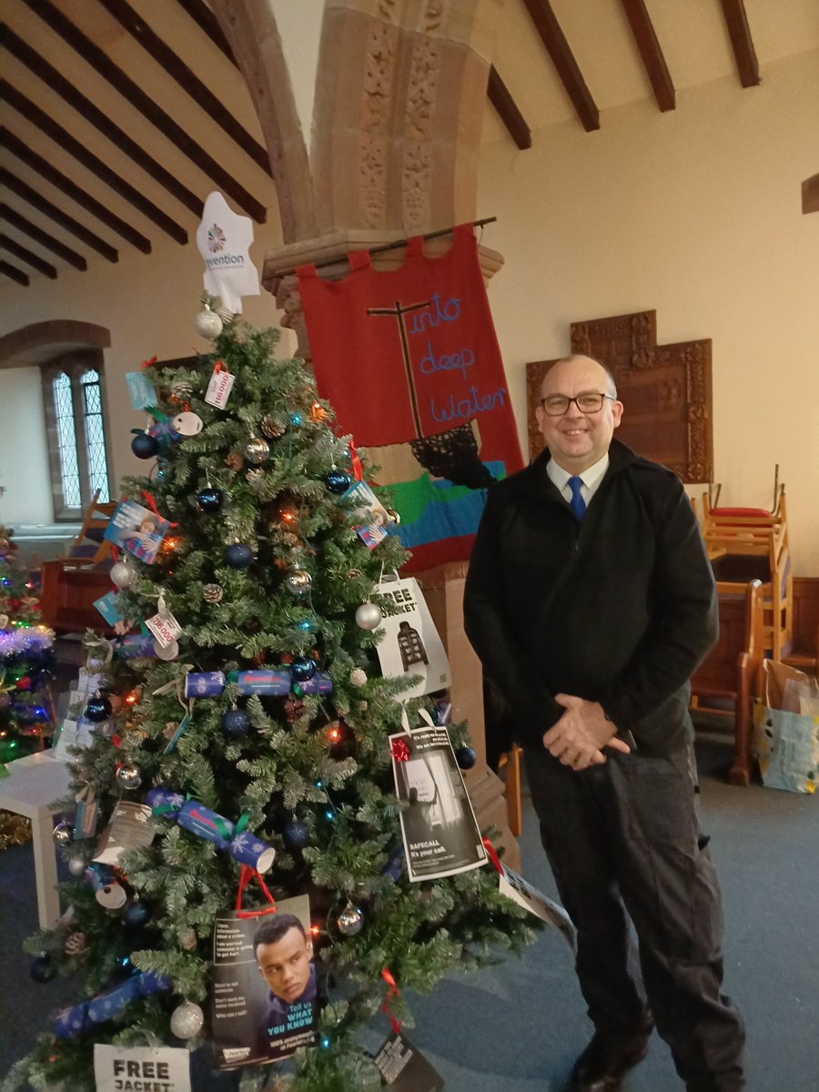 MerPolSthLpool's tweet photo. PCSO Neil attended St Stephens Church & decorated a Christmas tree for the churches annual Christmas tree festival which will be held on 7/12/2024 between. The tree is decoration to raise awareness regarding prevention to missing persons & county lines risk.
#OpShepherd https://t.co/vTSxF92Cxp