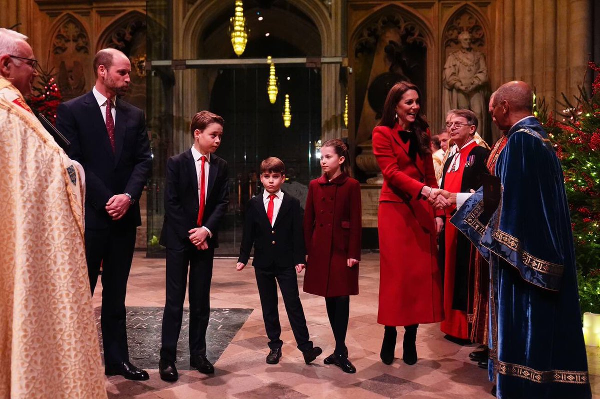 Gosh, you can tell Princess Charlotte does ballet. A little princess ballerina! 

Prince Louis, you will forever be cool ✨