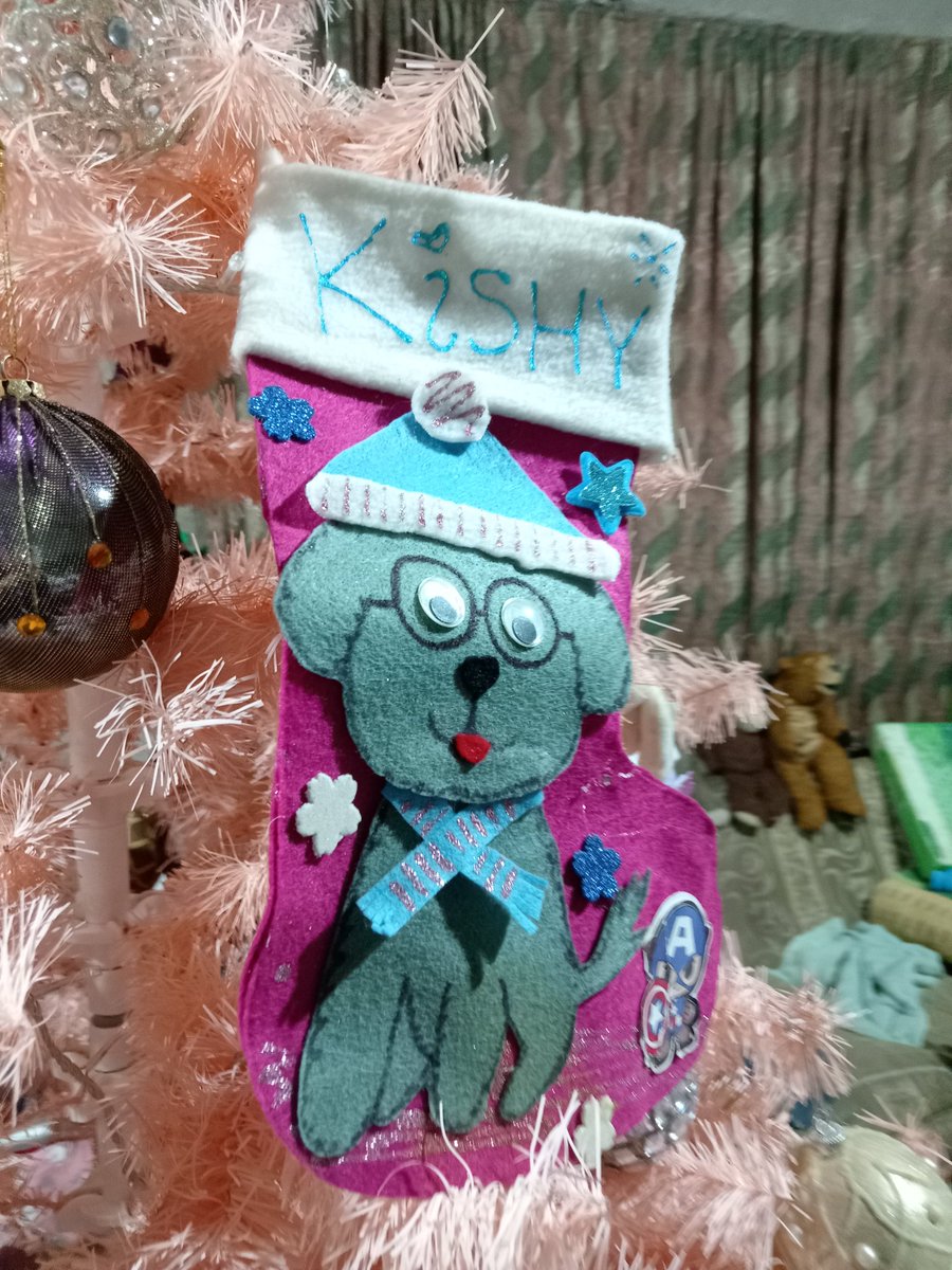 lindo_kiwi's tweet photo. Buenos días amikos oficialmente llegó la navidad a nuestra casa 🤗, ya hasta pusieron su carta los Kikis. Aún nos faltan algunos arreglitos como la punta del árbol que no tenemos. Pero ya se siente el espíritu navideño más fuerte 🥰 https://t.co/igctk82e81
