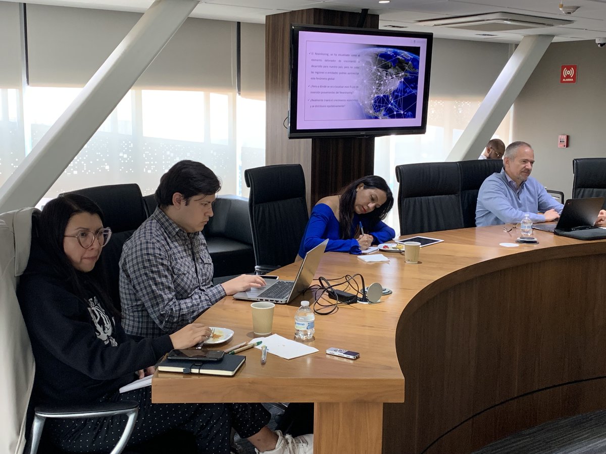 CIDE_MX's tweet photo. Comienza la penúltima sesión del curso de actualización "Política Industrial y Nearshoring".  La primera ponencia del día de hoy se titula: “Nearshoring y desarrollo regional: de la teoría a la práctica en México”, a cargo de la Dra. Maritza Velázquez, profesora de la @ded_cide https://t.co/WDGTXwHj69