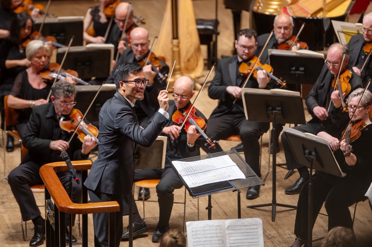 After seeing him conduct the Bardi last weekend, next week you can see Jonathan Lo conducting The Royal Ballet's Cinderella in the Cinema! Find a showing here:
cinemas.rbo.org.uk/?title=cindere…
#cinderella #leicester #orchestra #ballet #cinema