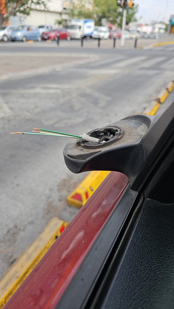 EDGAR FLORES (@info_edgarf) on Twitter photo Qué buena vigilancia... ¿Y su operativo Puma? <a href="/PoliciaGDL/">Policía de Guadalajara</a> esto en plena mañana en la colonia Moderna. Vamos de mal en peor. Qué buena vigilancia... ¿Y su operativo Puma? <a href="/PoliciaGDL/">Policía de Guadalajara</a> esto en plena mañana en la colonia Moderna. Vamos de mal en peor.