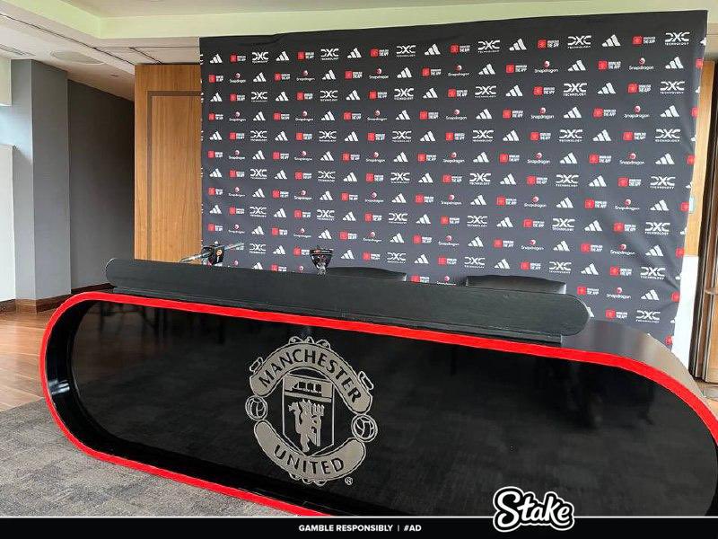 Due to PTSD, Man United are now using Tables without corners 😂