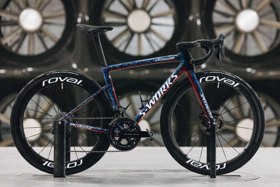 EsenciaCiclista's tweet image. ⁉️ ¿Qué te parece la nueva bici del FDJ-Suez de Vollering?

#EsenciaCiclista #FDJSuez #ciclismo #cycling  
📸 FDJ-Suez