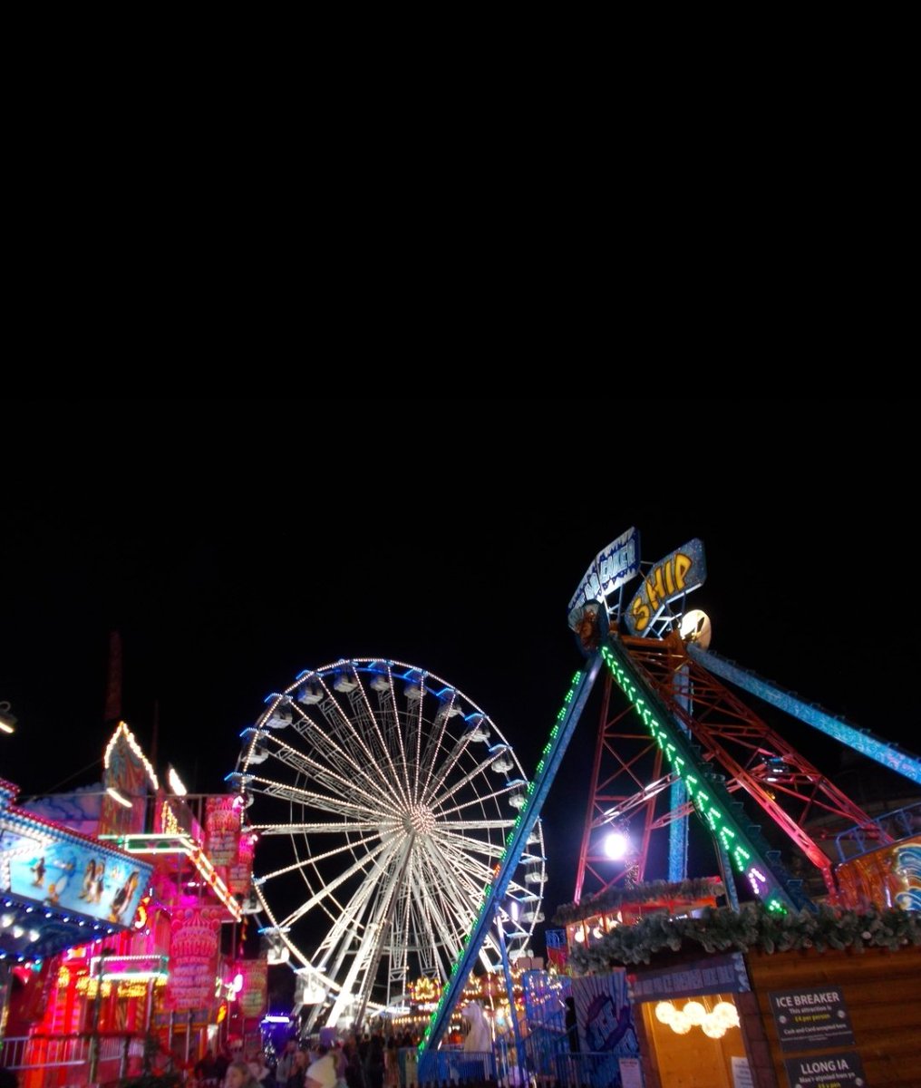 veenvss's tweet photo. tue 3/12 , cardiff christmas market https://t.co/DrdaZeNA1G