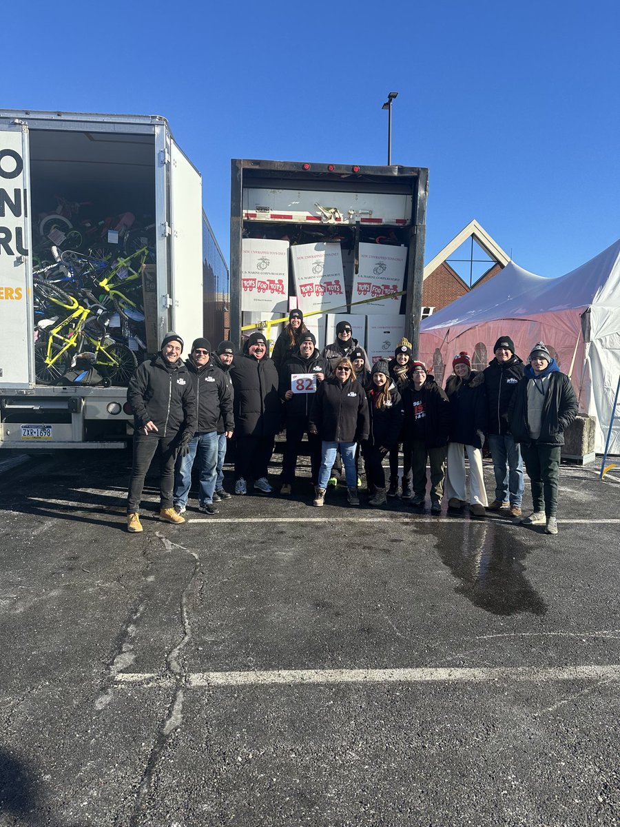 tallcathy's tweet photo. 82 buses stuffed for Toys 4 Tots! 🥹
I’m honestly still trying to process it all. Thank you, Pittsburgh for an incredible record breaking year of @961kiss #StuffABus 🚌🧸
You can still help the kids & donate online through the weekend:
https://t.co/DOSkN0BpKX https://t.co/kgbWxshiMx