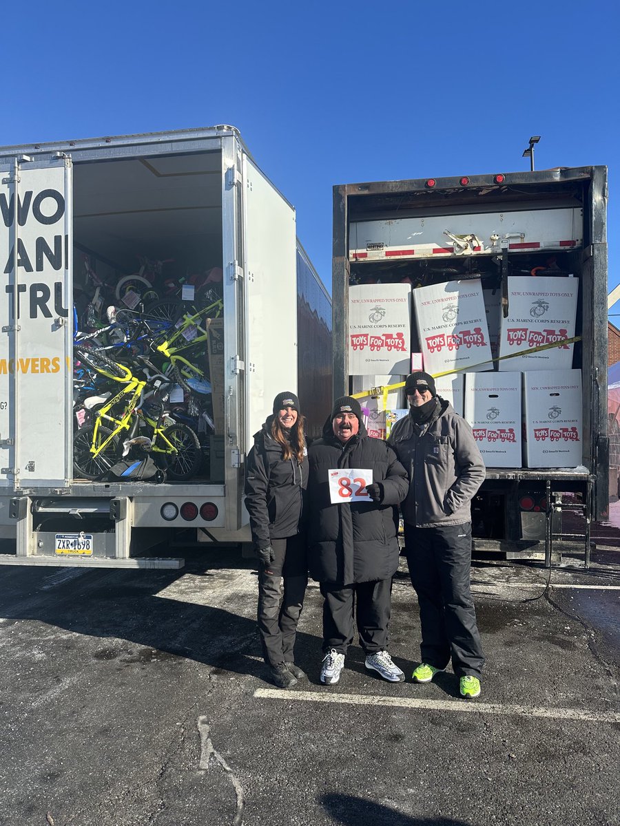 tallcathy's tweet photo. 82 buses stuffed for Toys 4 Tots! 🥹
I’m honestly still trying to process it all. Thank you, Pittsburgh for an incredible record breaking year of @961kiss #StuffABus 🚌🧸
You can still help the kids & donate online through the weekend:
https://t.co/DOSkN0BpKX https://t.co/kgbWxshiMx