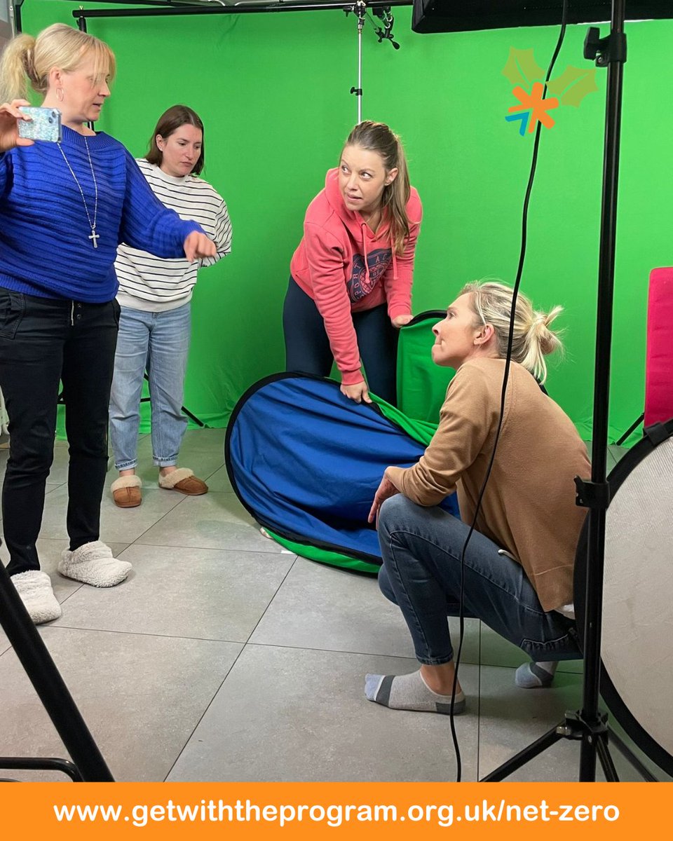 gwtp_uk's tweet image. Fab time filming #NetZero #CodingAdventure
TY to our ace producer/director/editor, Lee Hilse, Tiger Optics Media, &amp;amp; director of photography, Lucy Williams, Traverse Media, support by the GWTP team. How many coding adventurers does it take to fold up a pop-up green screen? 😂
