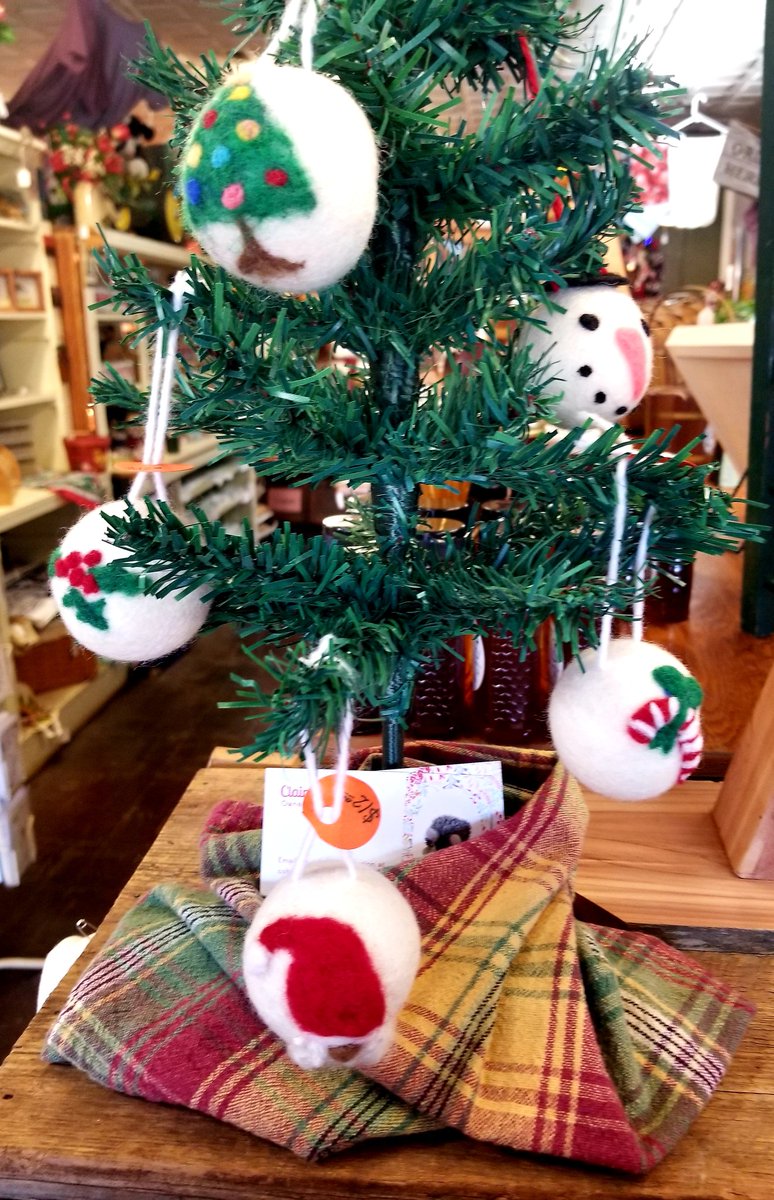 bestdelisammies's tweet image. Ornaments. Handcrafted locally. 
Snowmen. Angels. Animals. Stars. Santa. Bling pinwheels, and more.
#MadeInTheOzarks #ShopLocalFirst #shopsmall #shoplocal #supportlocalartists #TurnersStation