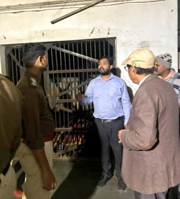 Gopal16564914's tweet photo. बिहार पुलिस को #KhanSirPatna को तुरंत रिहा करना चाहिए, क्या हो रहा है देश में शिक्षक, छात्र, किसान , बेरोजगार सब सड़कों पर है।  #KhanSir #khansirkigiraftariwapaslo #khansir_ko_riha_karo #releasekhansir #KhanSir #KhanSirArrested https://t.co/Ahfgg4lwmw