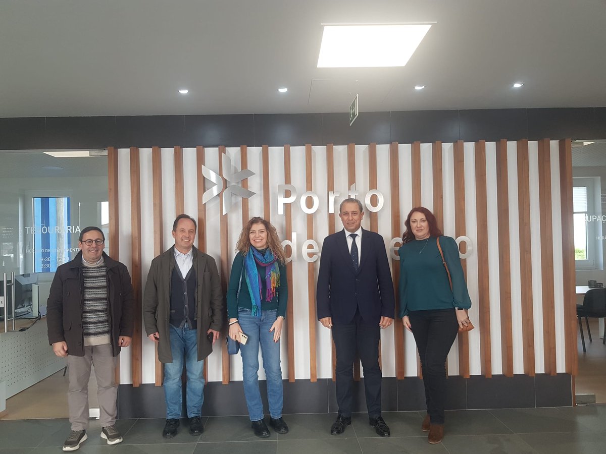 O Porto de Aveiro recebeu a visita de duas professoras da Faculdade de Transportes da Universidade Politécnica de Bucareste, no âmbito de uma iniciativa de cooperação e investigação promovida pela Universidade de Aveiro  e pela Universidade de Coimbra (UC).