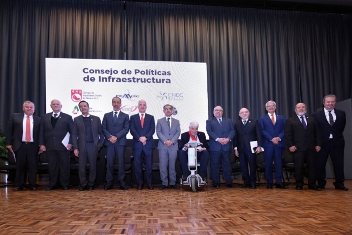 CICMoficial's tweet photo. El Colegio de Ingenieros Civiles de México reconoció al Ing. Alfredo Elías Ayub con el nombramiento de “Socio Emérito” del CICM, en el marco del 2º Foro Nacional de Planeación CICM 2024. “Políticas, gobernanza y buenas prácticas en infraestructura” https://t.co/33Y6Iiao1w