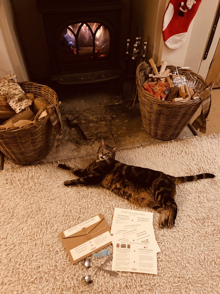 katiegraceharri's tweet photo. Shocking mis-use of cat for publicity!!! 
Busy hand-making a thing 😊🎶
These will be on sale from my website and at gigs in the next few days. Pm me if you want me to save you a set. More info to follow… #spoonsplayer #folkmusic #folkmusician #livemusic #musicforchristmas https://t.co/vW2JL7C70a
