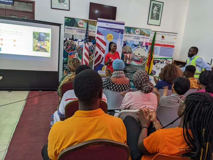 SNjonguo's tweet photo. Young people are leading the charge in sustainable agriculture, creating a healthier planet. From disease-resistant crops to farm-to-hospital programs, they're true #PlanetHeroes. Join the #AgRevolution today! #YouthInAg #NextGenFarmers #SustainableAg https://t.co/rRmaj5UjEc