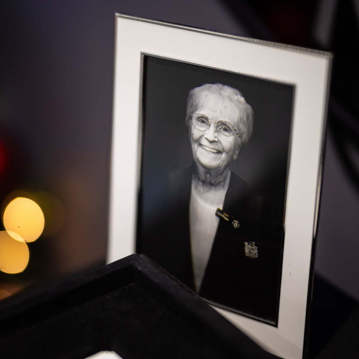 ManUtd's tweet photo. United won't be the same without you, Kath 🙏❤️

Tributes will be paid to the late, great Kath Phipps at both our men's and women's fixtures this weekend.

#MUFC || #MUWomen