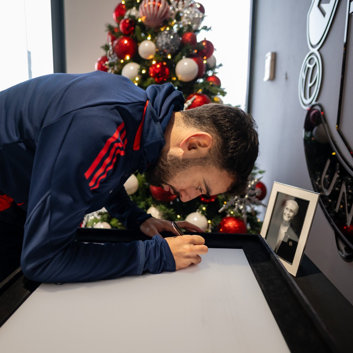 ManUtd's tweet photo. United won't be the same without you, Kath 🙏❤️

Tributes will be paid to the late, great Kath Phipps at both our men's and women's fixtures this weekend.

#MUFC || #MUWomen