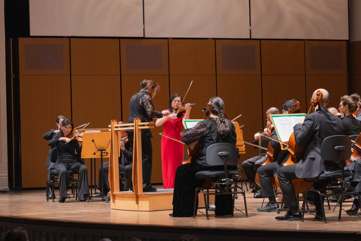 OregonSymphony's tweet photo. Swept away by the seasons! 🌸☀️🍂❄️ A stunning performance of Vivaldi’s Four Seasons by the Oregon Symphony, highlighting violinists Inés Volga Belgique, Chien Tan, Keiko Araki and Erin Furbee. 🎻 https://t.co/muXTrPdPp3