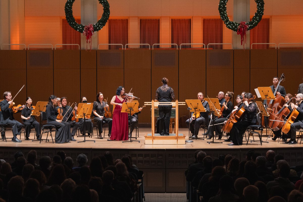 OregonSymphony's tweet photo. Swept away by the seasons! 🌸☀️🍂❄️ A stunning performance of Vivaldi’s Four Seasons by the Oregon Symphony, highlighting violinists Inés Volga Belgique, Chien Tan, Keiko Araki and Erin Furbee. 🎻 https://t.co/muXTrPdPp3