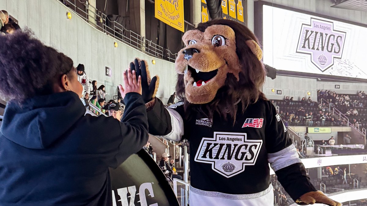 TheLAalliance's tweet photo. For We Are All Kings Night, Alliance students Kenya and Marcel had the opportunity to pump up the crowd with @baileylakings and take a cruise on the ice. Thank you to @weareallkings and @lakings for the experience! #GoKingsGo https://t.co/JZ8E5MFs65
