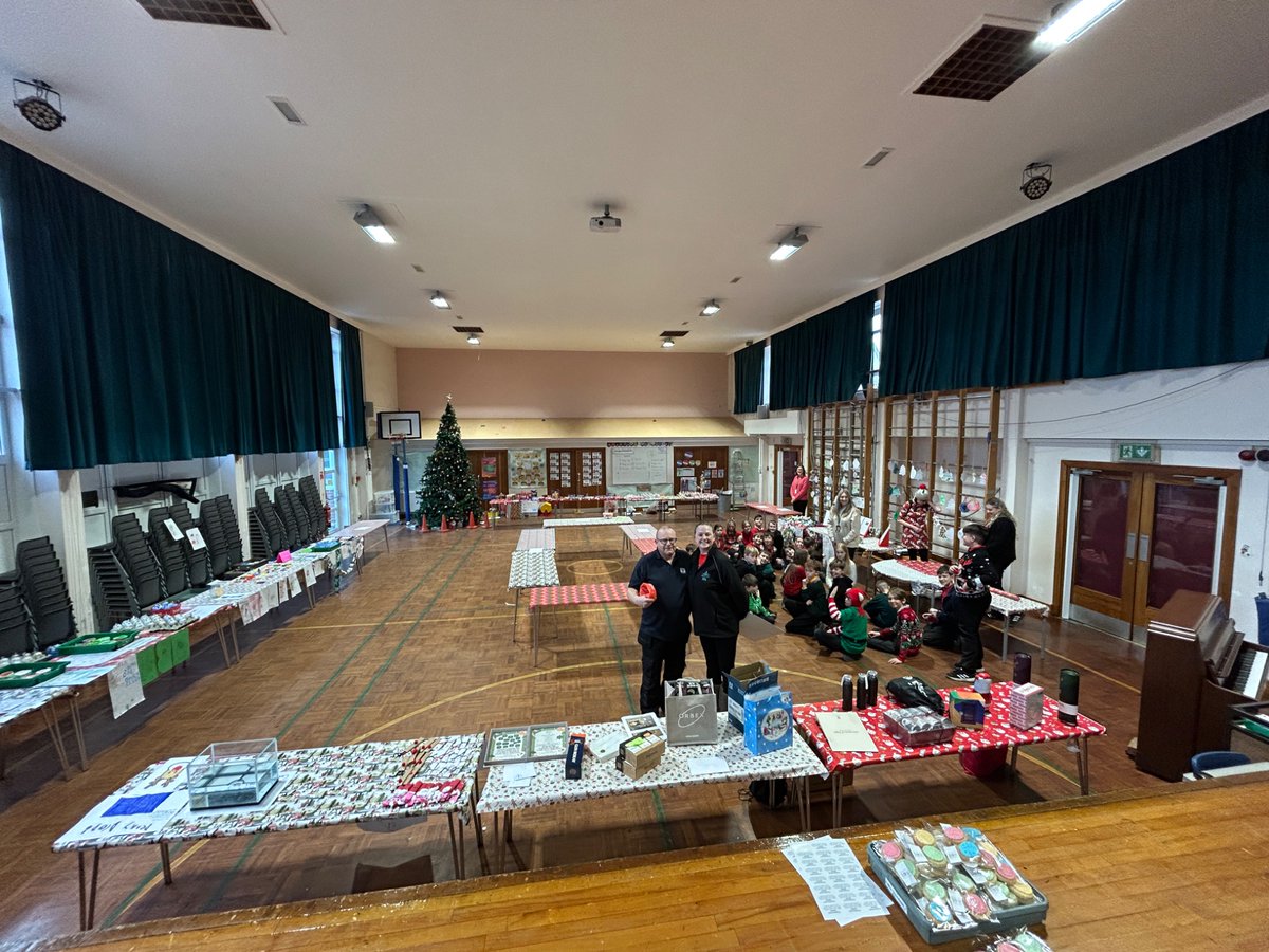 kinlossprimary's tweet photo. We had a fantastic afternoon at our Christmas Fayre with Santa arriving on a wonderful husky drawn sleigh ⭐️ Thank you to all of the business who supported our raffle, to everyone who visited, staff &amp; parent group for supporting it 🎅🏻 @Kinloss_Bks @riddoch_lynne @EducationMoray https://t.co/m2IC96oYUY
