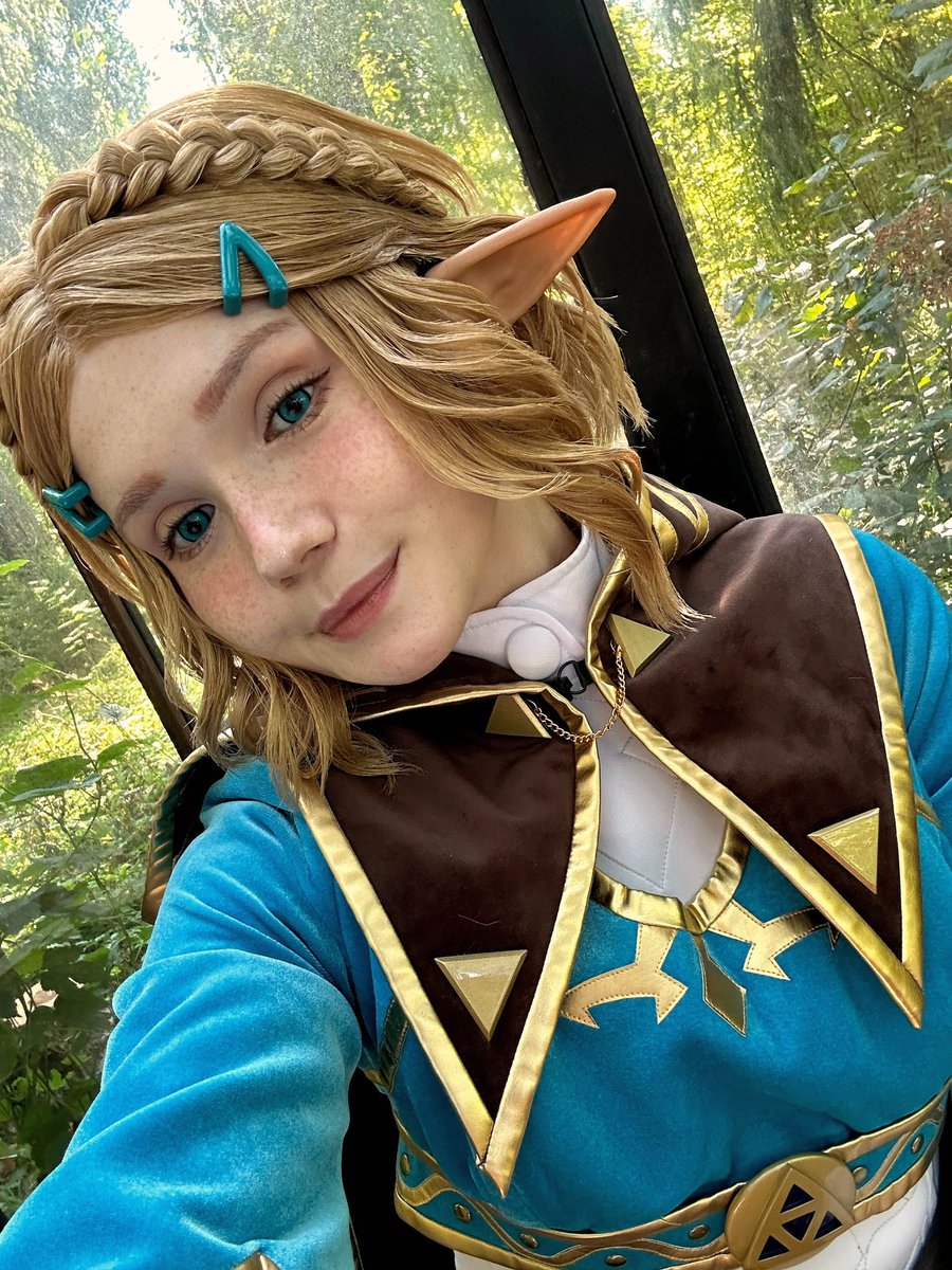 Just a morning Zelda selfie… I woke up like thiiiis 😏🧝‍♀️🏰🗡️ https://t.co/lpXjPi3k5f