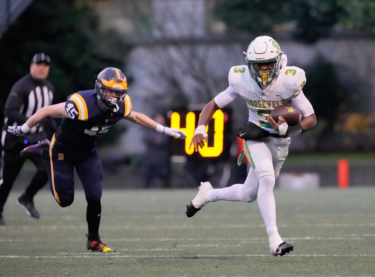 New Gallery - Last week's Semifinal Bellevue vs Roosevelt.

Championships are this weekend. We'll be there.

qamera.smugmug.com/Sports/Footbal…

<a href="/BellevueFB/">Bellevue Wolverines Football Family</a> <a href="/BelReporter/">Bellevue Reporter</a> <a href="/Riderconnection/">Roosevelt High School</a> <a href="/wiaawa/">WIAA</a>