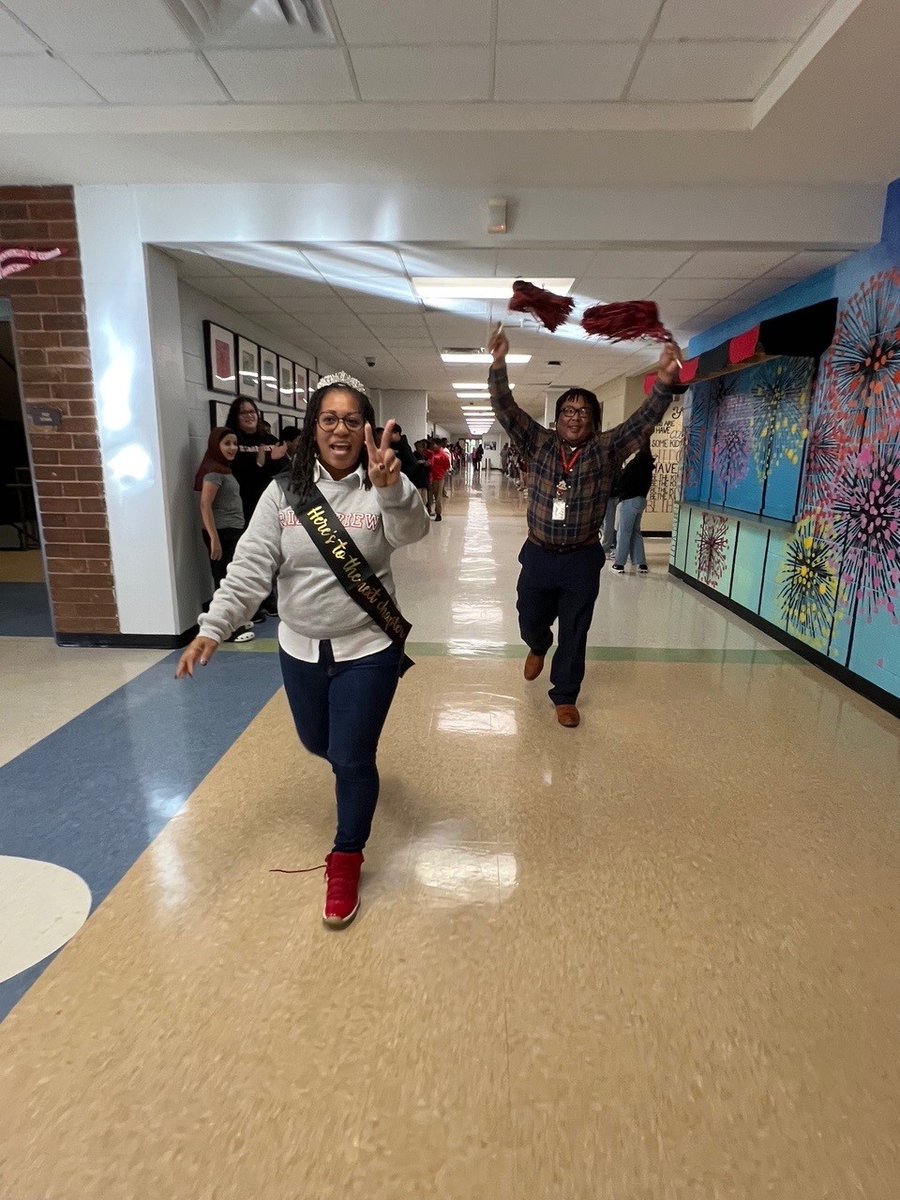 RCMSPanther's tweet photo. Dr. Mills' last day with RCMS is December 6th. BUT, she will always be a Panther at heart, and we wish her nothing but success in her new role as Assistant Principal at College Park ES. Congratulations on this well-deserved promotion!
#audilike5000 @PrincipalThom https://t.co/KoQ0TsUauu