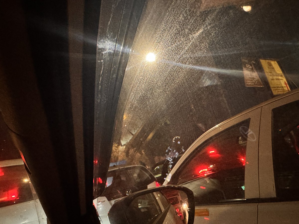 Shabir1933's tweet photo. @DelhiTrafficPol @dtptraffic janab yaha kitne ghante ka traffic light hota hai
Standing for more than 30 min 
Location Chhatarpur metro https://t.co/w8EirvlVkg