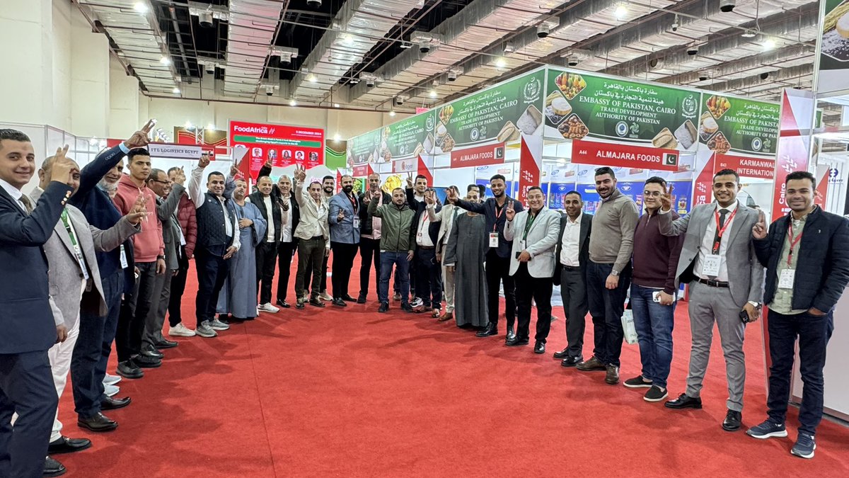 A memorable moment at #FoodAfrica 🌍!

Proud to gather with associates for a final day photo. Wishing all participants 🏆 success in exports &amp; special support to new exporters starting their journey!

#EgyptianExporters #KimpexInternational