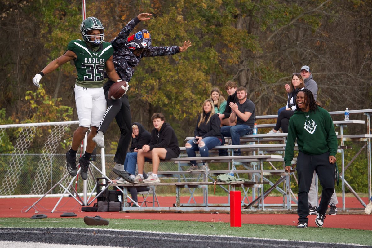 Blessed and excited to receive and offer from <a href="/cmueaglesFB/">Central Methodist Football</a> thank @TavaresHansbor5 for believing. <a href="/MCPKnightsFB/">Montgomery Catholic FB</a> <a href="/kirkjuice32/">Coach Kirk Johnson</a> <a href="/tadpole41/">Coy Hunter</a> <a href="/HallTechSports1/">Hall-Tech Sports</a> <a href="/thebamalegends/">Bama Legends Off-Season Athletics</a> <a href="/DownSouthFb1/">Down South</a> <a href="/Coach_Kendrick_/">Sawyer Kendrick</a>