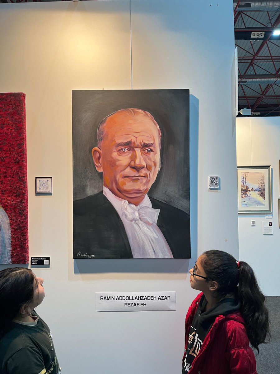 DikilitasMersin's tweet photo. Mersin Yenişehir Fuar Merkezin’deki ÇAĞDAŞ SANAT FUARI’NI öğrencilerimizle beraber ziyaret ettik okulumuz Görsel Sanatlar Öğretmeni Beşir BAYAR’ında katılımda bulunduğu fuarda, öğretmenimizle beraber kendi çalışmaları ve sergilenen resimler hakkında öğrencilerle birlikte konuştuk https://t.co/l1r6Xqojyo