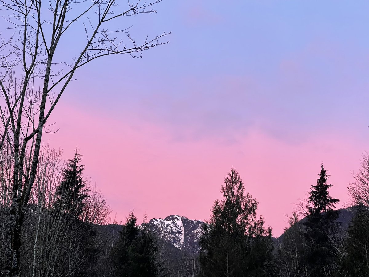 wherewasearth's tweet photo. Sunrise in the North Cascades today #northcascades #sunrise https://t.co/AJRQ15OKTa