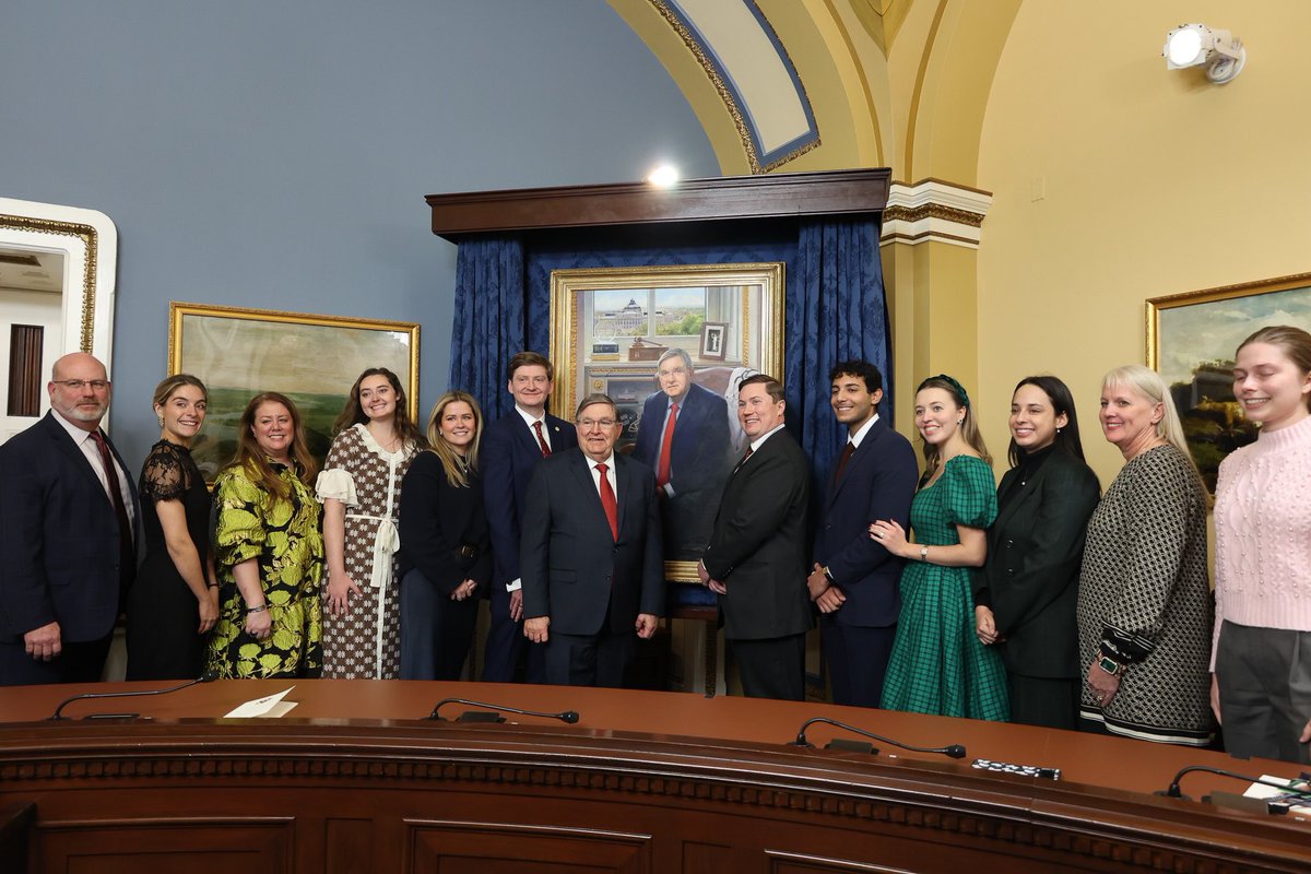 Words cannot express the gratitude I felt last night at my portrait unveiling ceremony in the U.S. Capitol.

I want to thank the Rules Committee, Texas Delegation, my fellow members, and my staff for your hard work over the last 22 years.

It’s been an honor to represent #TX26.