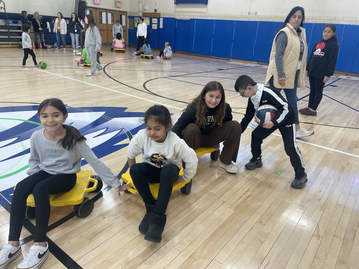 CBS Buddies making the most of indoor recess on a chilly day!#CBSbuddies #WeAreBethpage 
<a href="/CBS_Bethpage/">Central Boulevard Elementary School</a>
