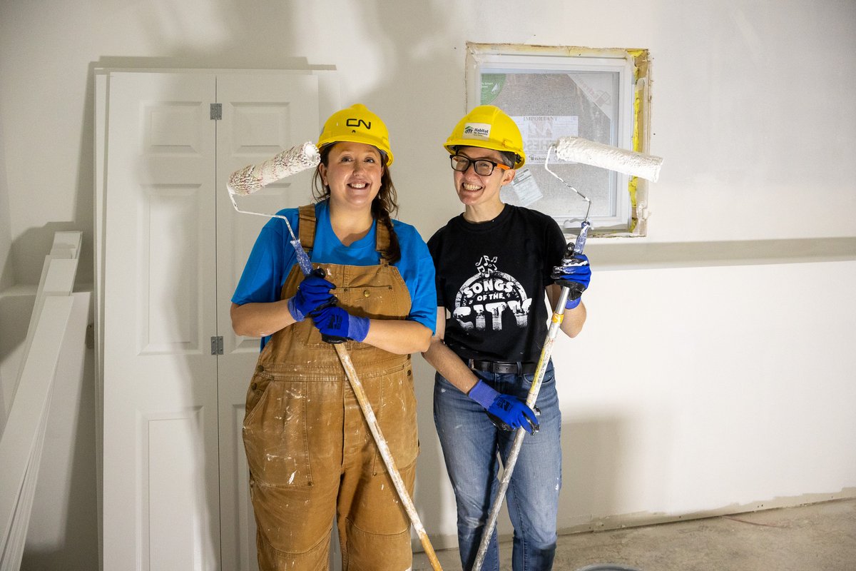 HabitatNS's tweet photo. 🚨 Build Update! Yesterday, we had an amazing day working alongside volunteers from @UWHalifax at our Hammonds Plains project! We're in the final stretch, but we still need your help! If you want to make a real impact, please consider donating at https://t.co/isFP0Eu7Bp! https://t.co/9LQGl50wW7
