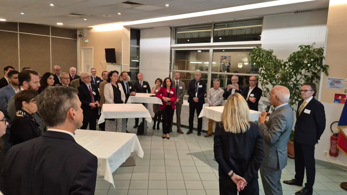 MostafaFourar's tweet photo. Une soirée riche d'échanges au lycée @lhtoccitanie autour des projets et partenariats #internationaux de @actoulouse. Merci aux nombreux #consuls pour leur présence, symbole fort de coopération et d'ouverture de nos établissements sur le monde 🌍 https://t.co/m6Ft0SDEIH