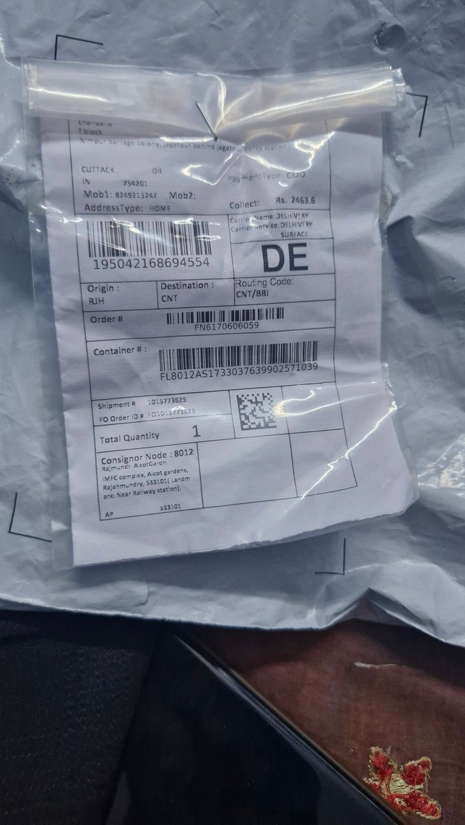 BikramS533's tweet photo. Today I received a blazer from @AJIOLife vide Order ID FN61706059 of @JohnPlayers_JP but as soon as I opened the product I found the tag half teared and the product is also larger in size. And I also expect from the company for a smooth exchange of this half teared tag Blazer. https://t.co/4txLV73mza