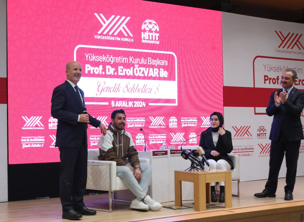 erolozvar's tweet photo. Üniversite öğrencilerine yönelik yaptığımız memnuniyet anketinde  gençlerimizden önümüzdeki 5 yıl içinde ihtiyaç duydukları ve kapatmak istedikleri beceri açığını sıralamalarını istemiştik. İlk sırada yabancı dil, ikinci sırada iletişim çıktı. Öğrencilerimizin kendilerinde neyin eksik olduğuna dair çok gerçekçi kanaatleri var.

Gençlerimizi en az B2 düzeyinde yabancı dil bilerek üniversiteden mezun etmek üzere başlattığımız çalışma Yükseköğretim Kurulunun en önemli gündem maddelerinden biri.