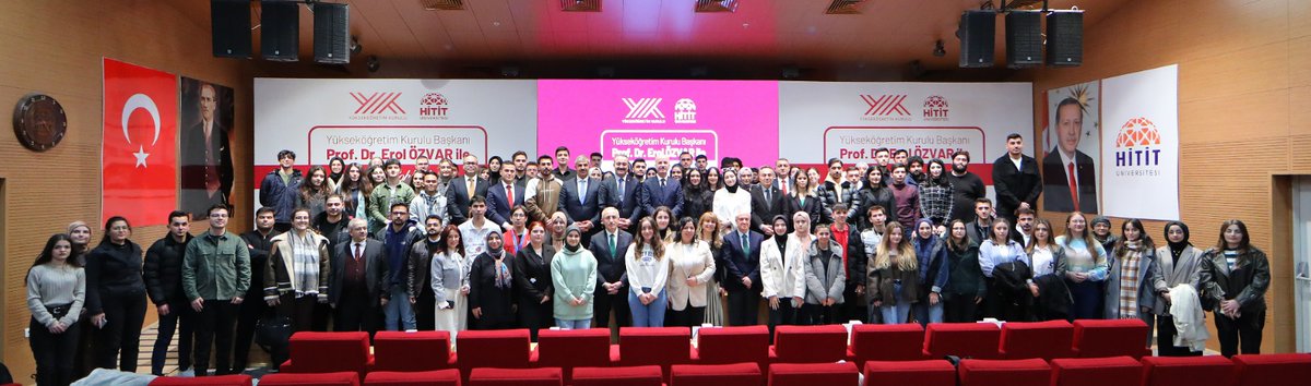 erolozvar's tweet photo. Üniversite öğrencilerine yönelik yaptığımız memnuniyet anketinde  gençlerimizden önümüzdeki 5 yıl içinde ihtiyaç duydukları ve kapatmak istedikleri beceri açığını sıralamalarını istemiştik. İlk sırada yabancı dil, ikinci sırada iletişim çıktı. Öğrencilerimizin kendilerinde neyin eksik olduğuna dair çok gerçekçi kanaatleri var.

Gençlerimizi en az B2 düzeyinde yabancı dil bilerek üniversiteden mezun etmek üzere başlattığımız çalışma Yükseköğretim Kurulunun en önemli gündem maddelerinden biri.