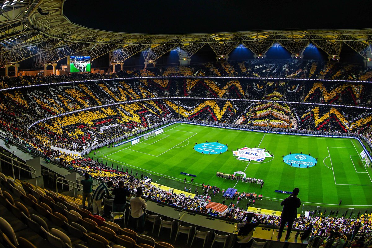 ittihad_fns's tweet photo. كُل شيءٍ يفقد روعتَه بالتّكرار 
إلّا مدرج الذهب يُبهر دائمًا؛ كأوّل مرة. 🔝💛
#الاتحاد_النصر https://t.co/tTmIiL5IjY