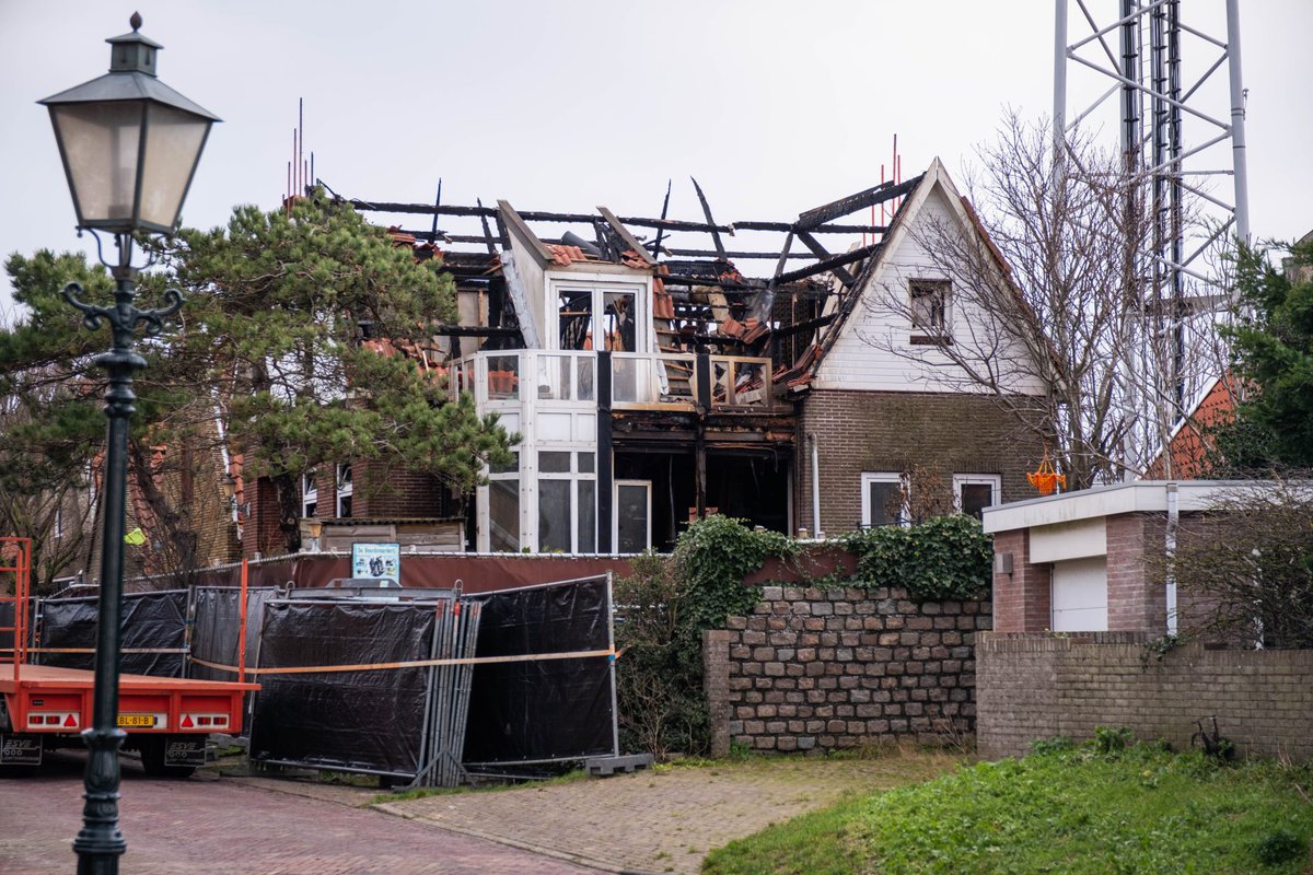 Schade na grote brand op Terschelling zichtbaar bij daglicht