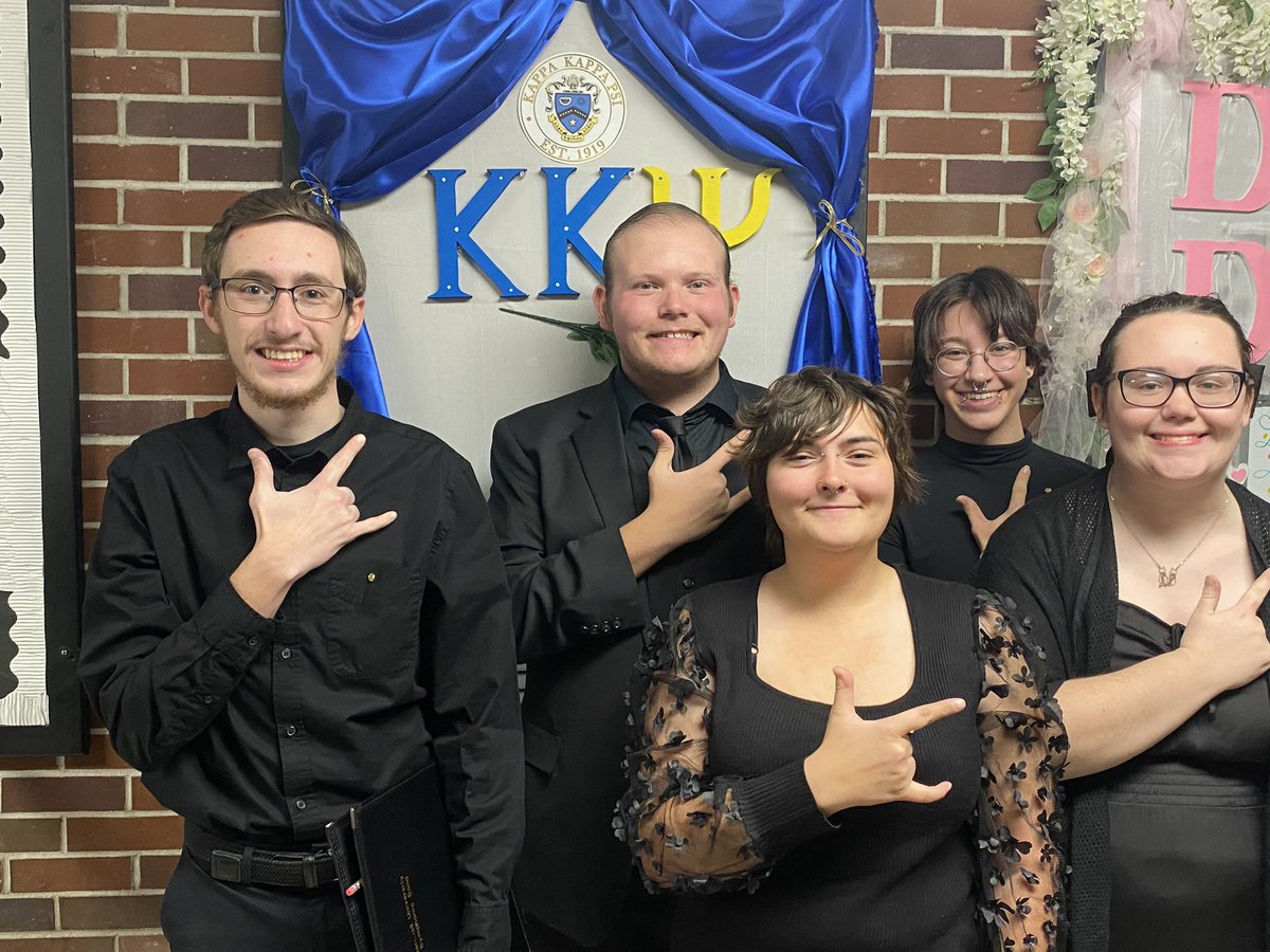 Yesterday, our brothers in symphonic band preformed their last concert of the fall 2024 semester! They sounded amazing last night!💙🤍