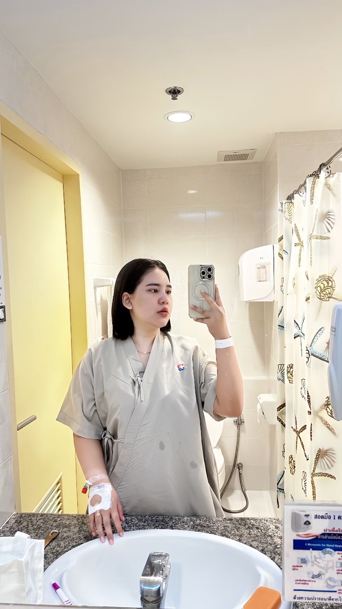 prs_cbk3's tweet photo. โตแล้วไม่ได้เจ็บน้อยลง แต่มันอดทนเก่งขึ้นเท่านั้นเอง🙂
#ป่วยในรอบสิ้นปี 🤮💊💉
.
.
.
IG : _parisa39 💓
FB :  Parisa Jarukamphol 🌻 https://t.co/Zd4X2yyXM9