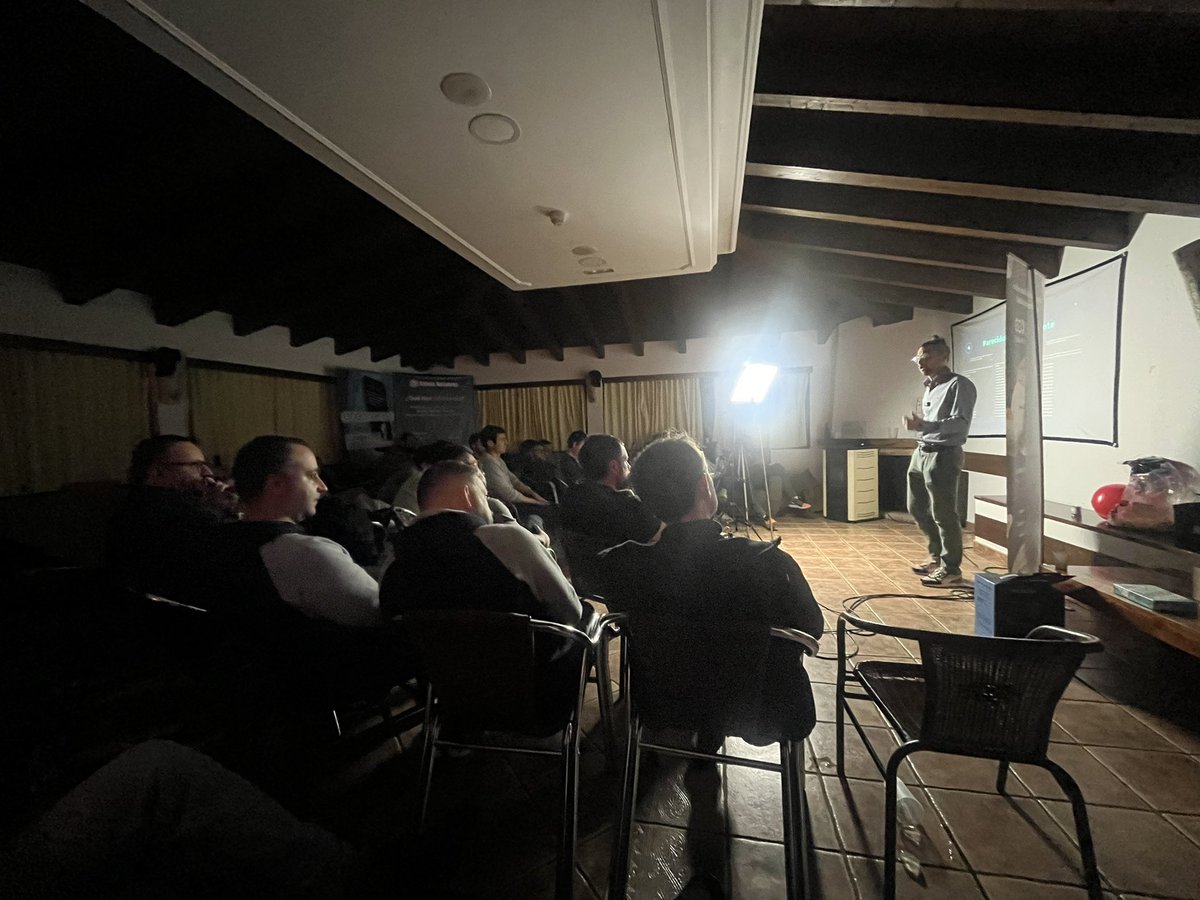 Nataly Castellón 💻 (@natumiix) on Twitter photo Parecido, pero diferente
Hoy hablamos de lo que tenemos que tener en cuenta para crear Prompts 🤖
<a href="/salyseo/">Guillermo Montero</a> en #seorural24 Parecido, pero diferente
Hoy hablamos de lo que tenemos que tener en cuenta para crear Prompts 🤖
<a href="/salyseo/">Guillermo Montero</a> en #seorural24