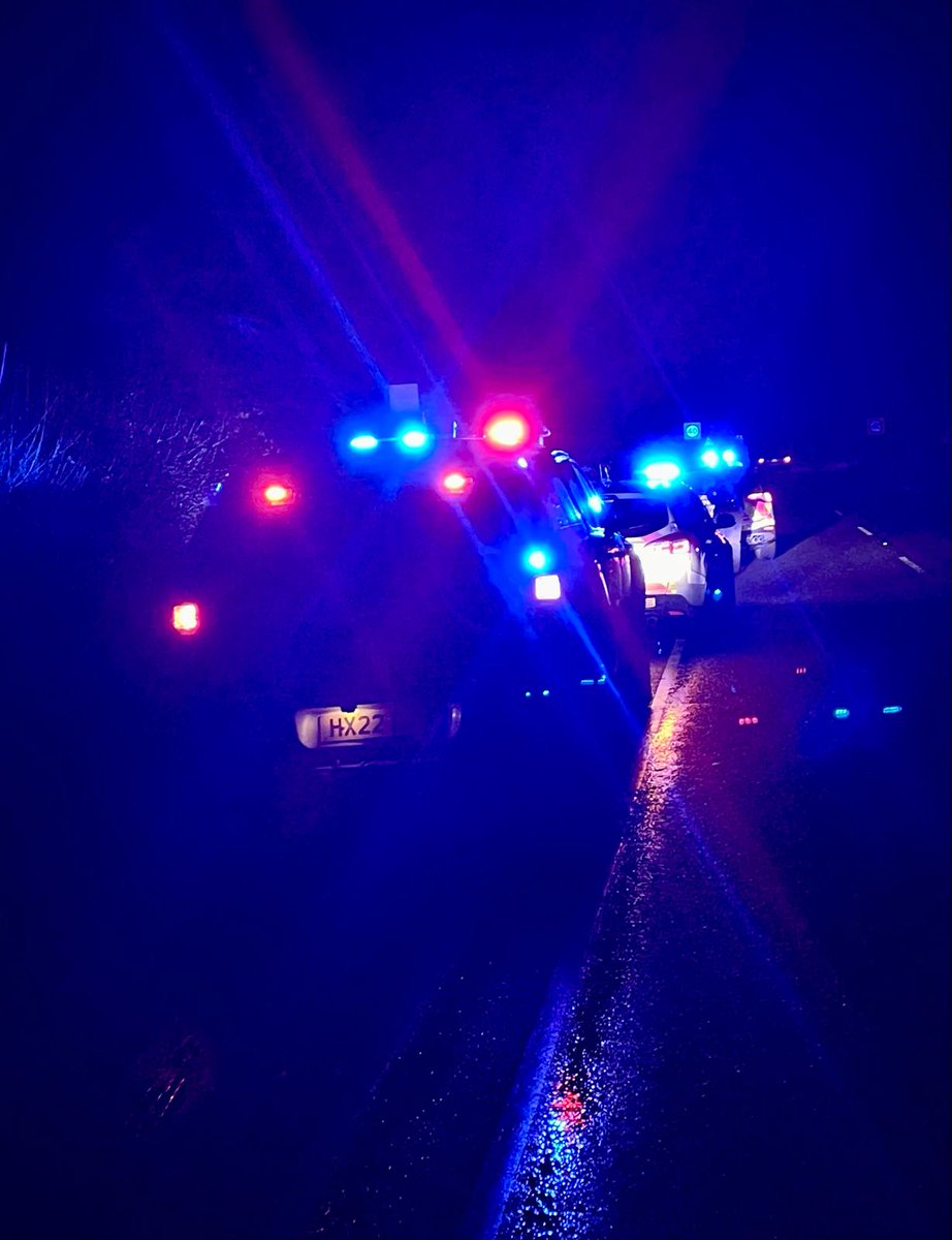 Last night Officers from #Wiltshire, #ThamesValley, #Surrey and #Hampshire carried out a cross border Rural Crime Operation.  We were supported by Farmers, Game Keepers and Estate Security.   Due it's success more operations are planned.   Pc 23206 STANBROOK  #HantsRural