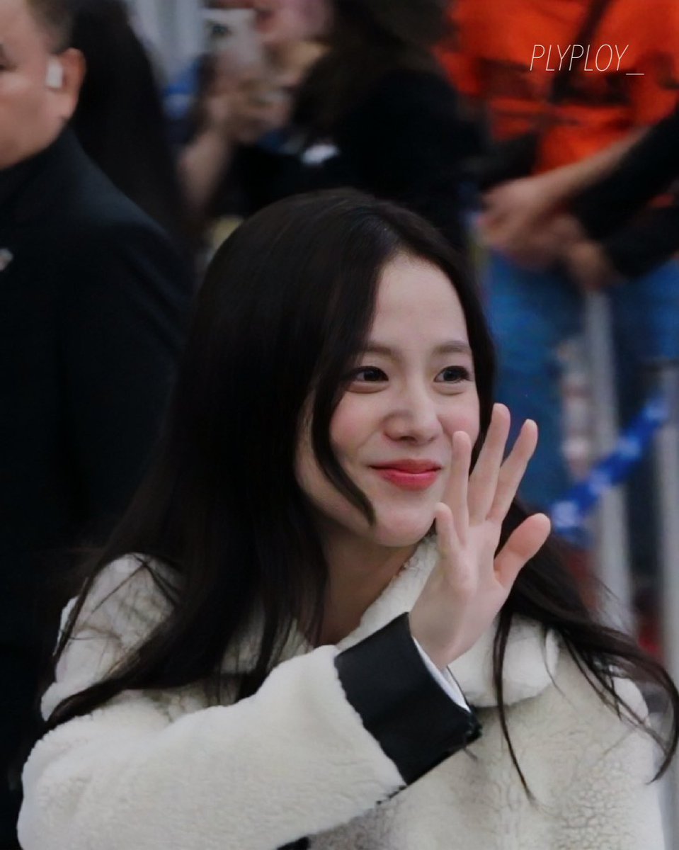 plyploy_'s tweet photo. คนสวยขาาาา💜🙆🏻‍♀️

JISOO AT DIOR GOLD HOUSE 
#ประเทศไทยสวยขึ้นเพราะมีจีซู #JISOO https://t.co/3ZEfdnf3Rq
