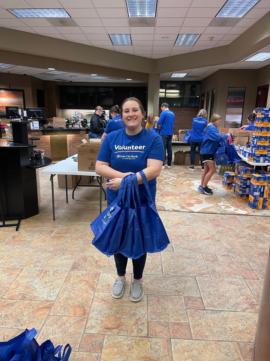 GateCityBank's tweet photo. Supporting the @MSAUnitedWay Backpack Program. 🎒 💙
Over 1,600 blue bags were filled with food by our Bismarck-Mandan team to be delivered to schools within the community! https://t.co/g4A1jh0INH