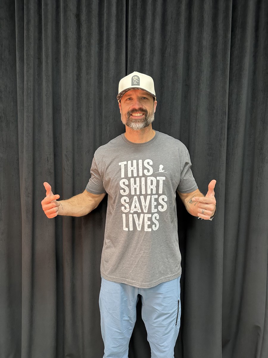 walkerhayes's tweet photo. I’m proud to wear #ThisShirtSavesLives and support the kids @StJude fighting cancer. Join me and go to https://t.co/jjkKOo9cPE to get your shirt. 💪 https://t.co/8K4DrewiAt