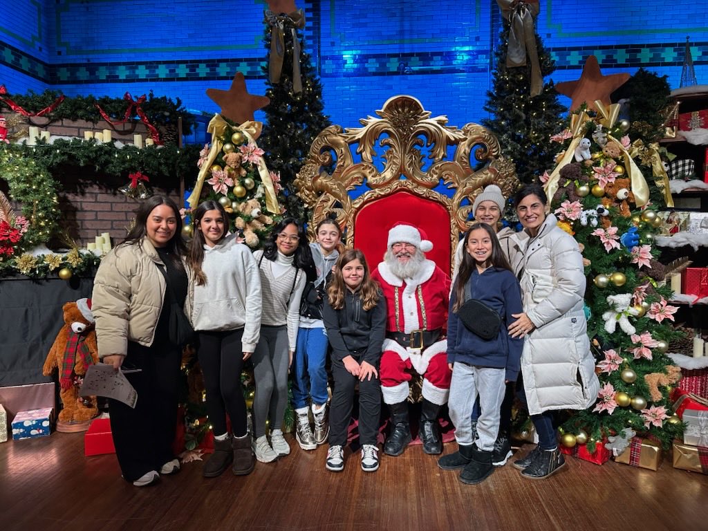 StAndrew_ycdsb's tweet photo. Visit Santa’s Village at Casa Loma. It is truly magical. ⁦@YCDSB⁩ ⁦@SO_AIafrate⁩ https://t.co/mwuRZhWMru